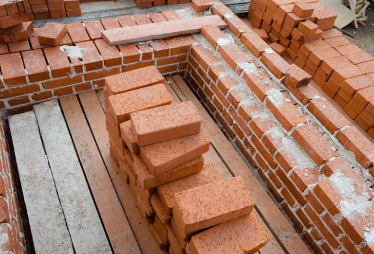 Bricklaying Tools List (15 Essential Items For Brickies)